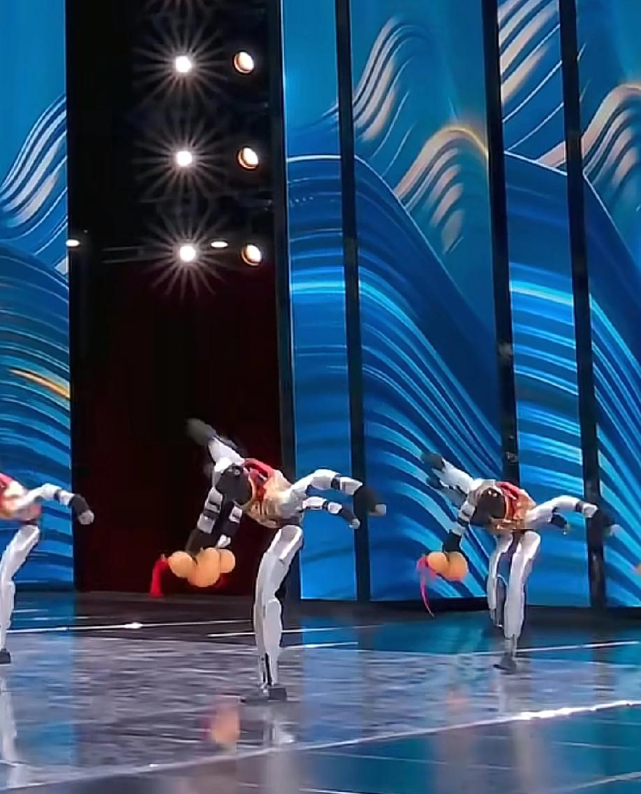 天呐，春晚看得我差点跳起来了！
不是因为节目吓人，而是节目太震撼了。

看机器人