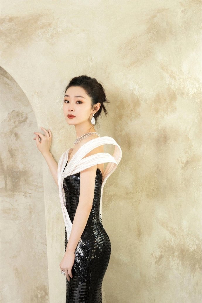 宋轶黑曜石鱼尾裙，精致的“人鱼姐姐” ​​​