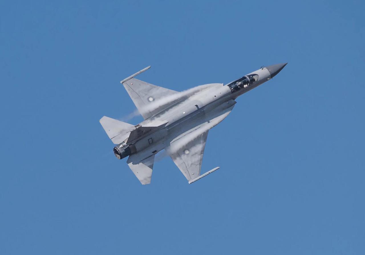 沙特为了得到枭龙战机，同时又不惹怒美国，也算是煞费苦心了。

先是和巴基斯坦签订