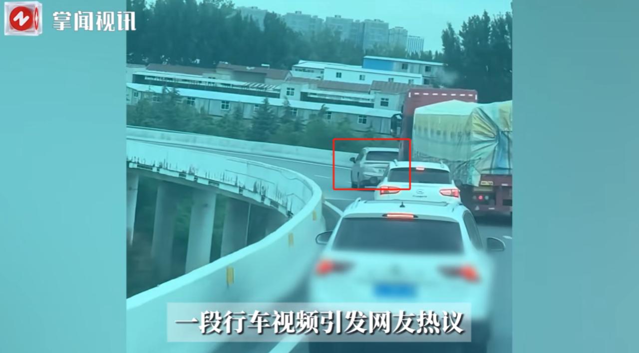 “严查到底！”8月15日，河南郑州，一辆大货车在高速匝道上行驶时，前方的新能源汽