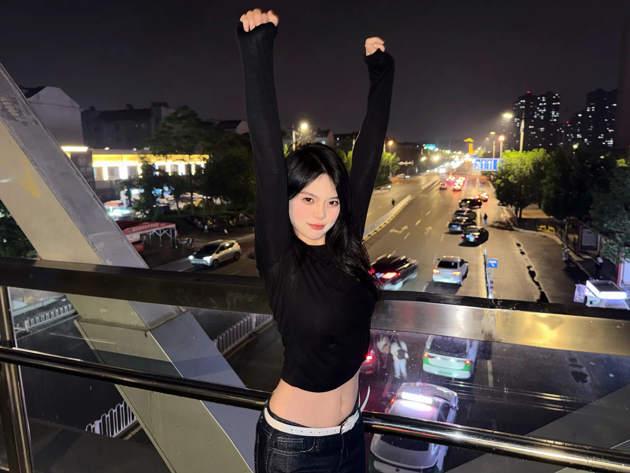 she wanna say她太过冷漠 需要点energy