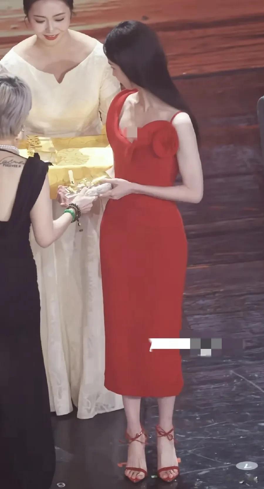 陈都灵
