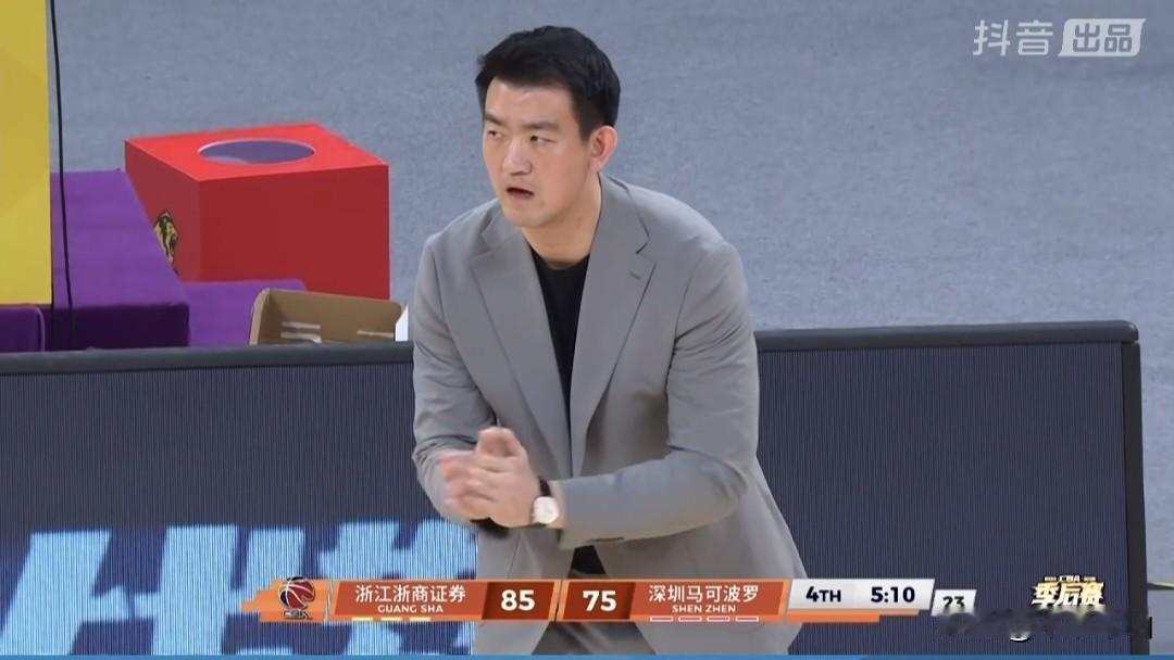 CBA季后赛半决赛G2广厦主场92-85战胜深圳2-0领先拿到赛点。
  5月1