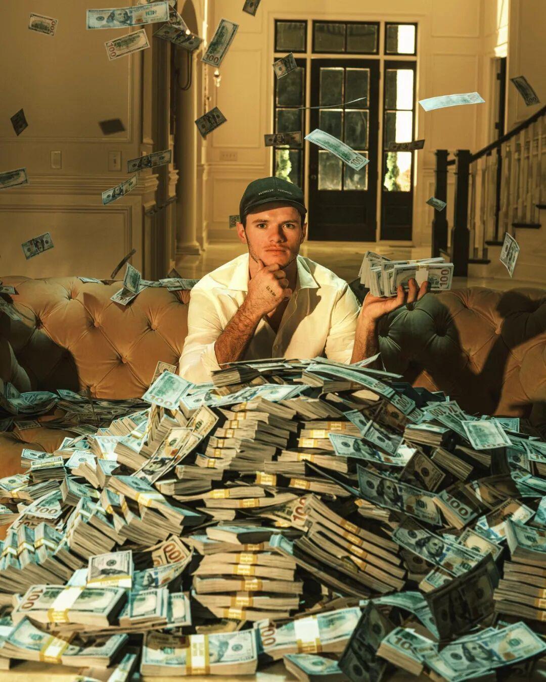 今年27岁的美国知名的YouTube创作者Cody Shane Detwiler