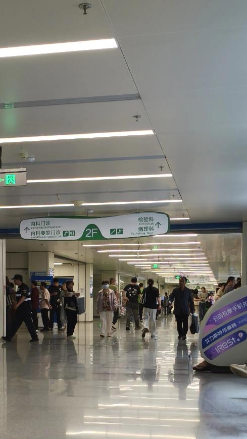 可现在不同了，八零后、九零后、零零后更强调“自我”，崇尚自由生活。就像林姐，她秉