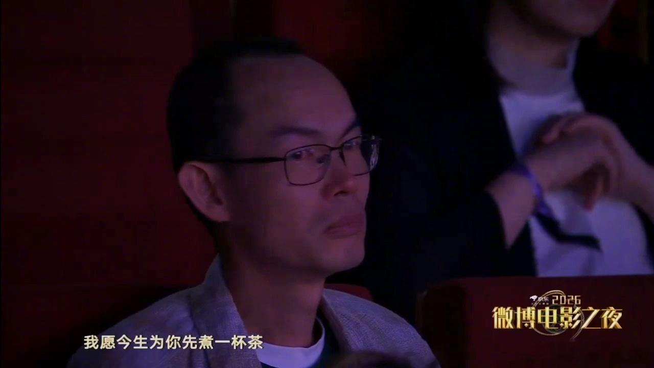 微博电影之夜 李思潼、王彦桐念起了《给阿嬷的情书》中的侨批，唱起主题曲《月下煮茶