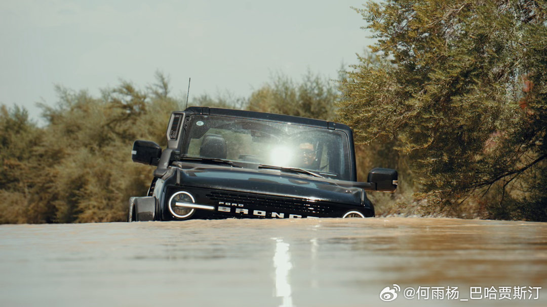 开过那么多台车，烈马是唯一每次都能给我新体验的车型，大沙丘让我当了个机长，亚马逊