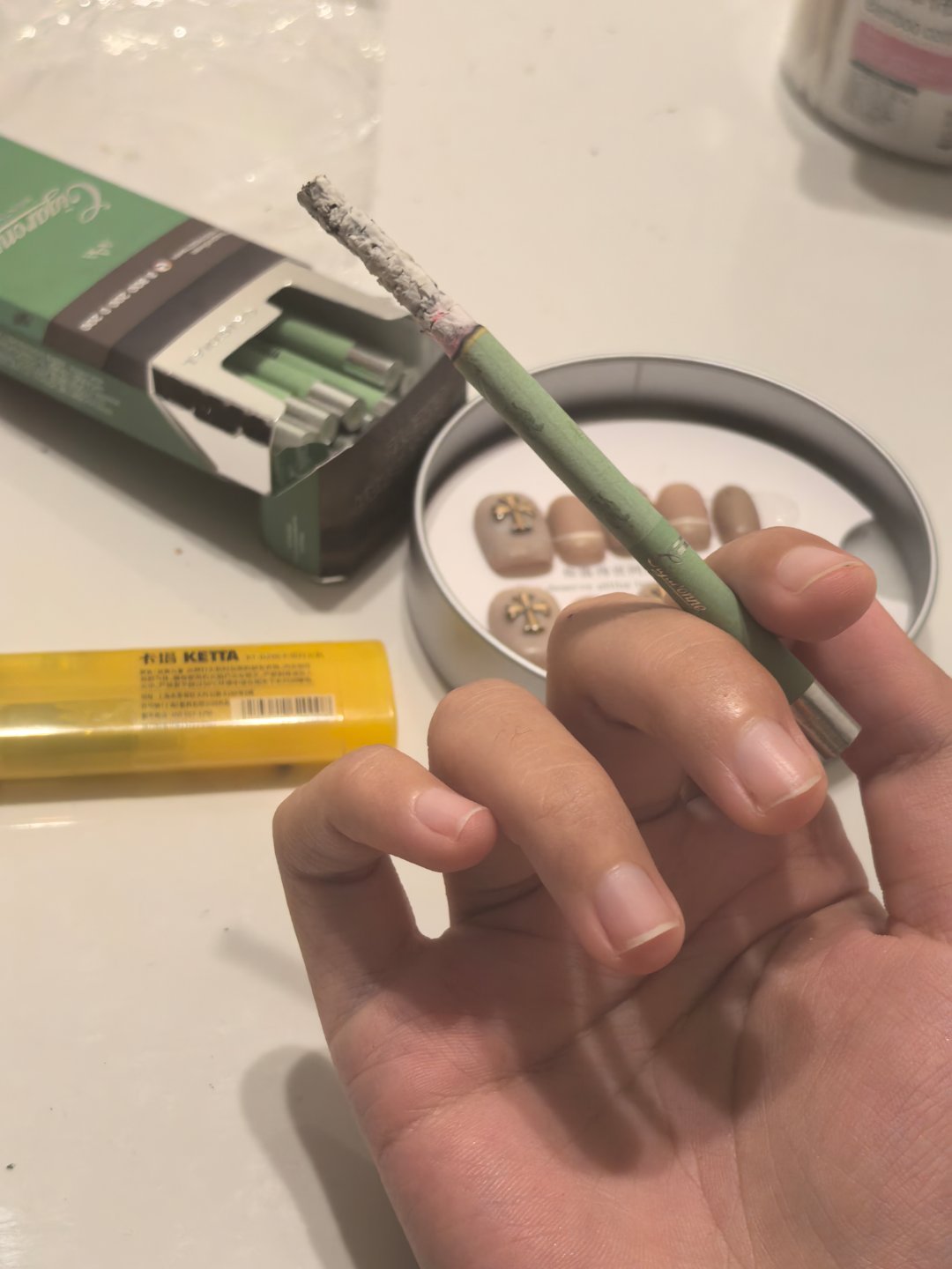 挑战最强耐力，烟烧了一半都不弹，挑战成功