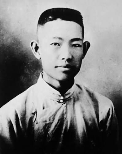 1957年，毛主席在青岛开会，突然转过头来，问身边的山东负责同志：

"你们山东