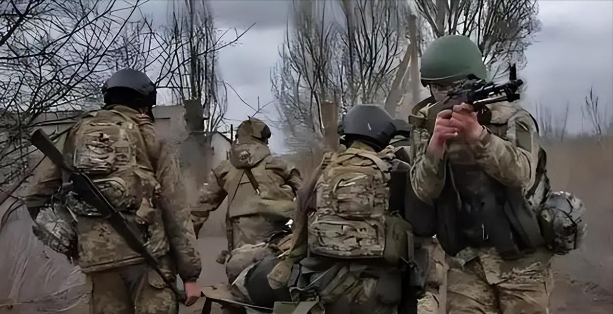 北约上校被炸身亡，俄军先头部队距离乌军要塞仅剩16公里，这仗还怎么打？
更要命的