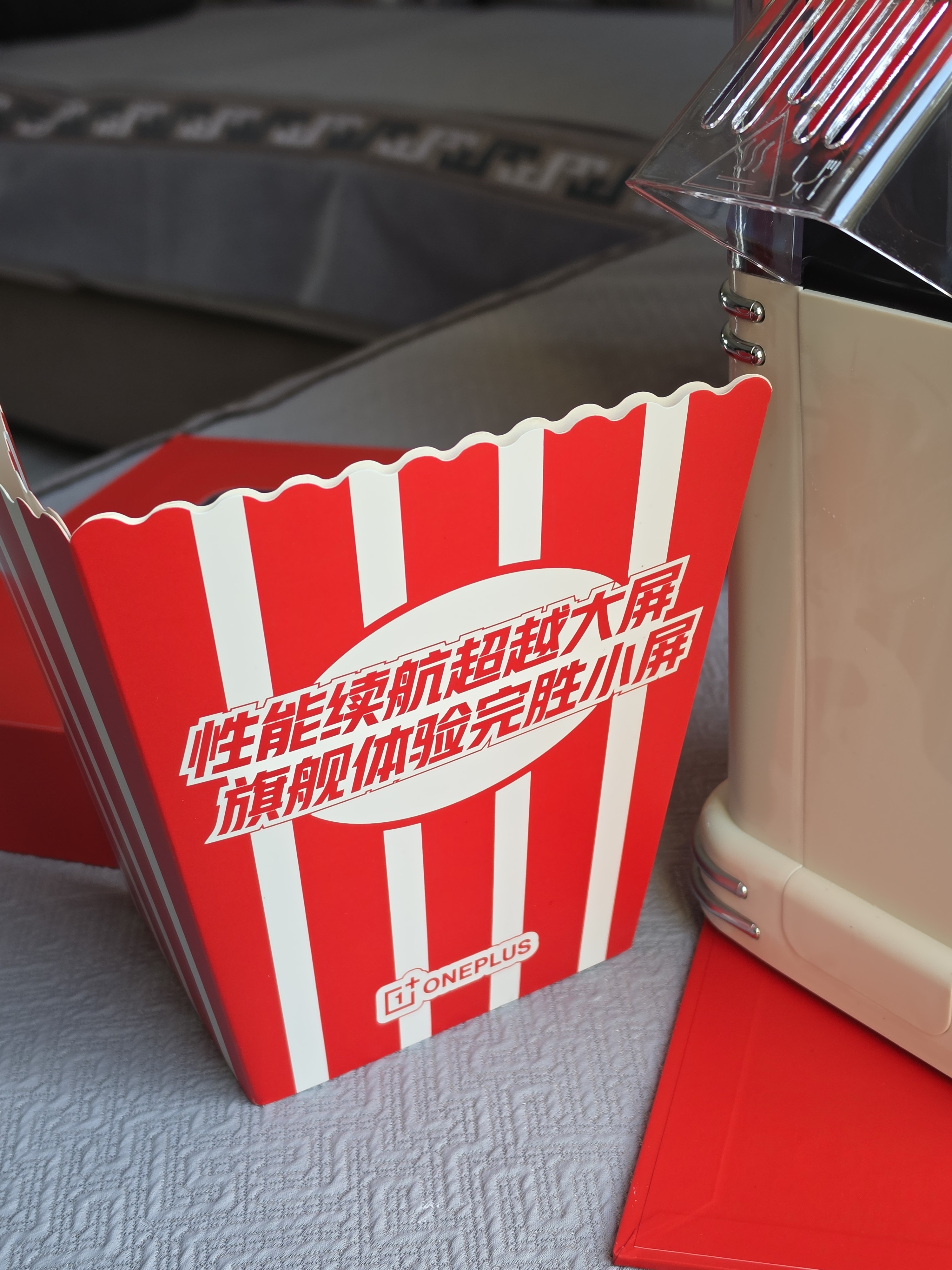 一加15T的邀请函是个爆米花机，性能续航超越大屏，旗舰体验完胜小屏。预祝一加15