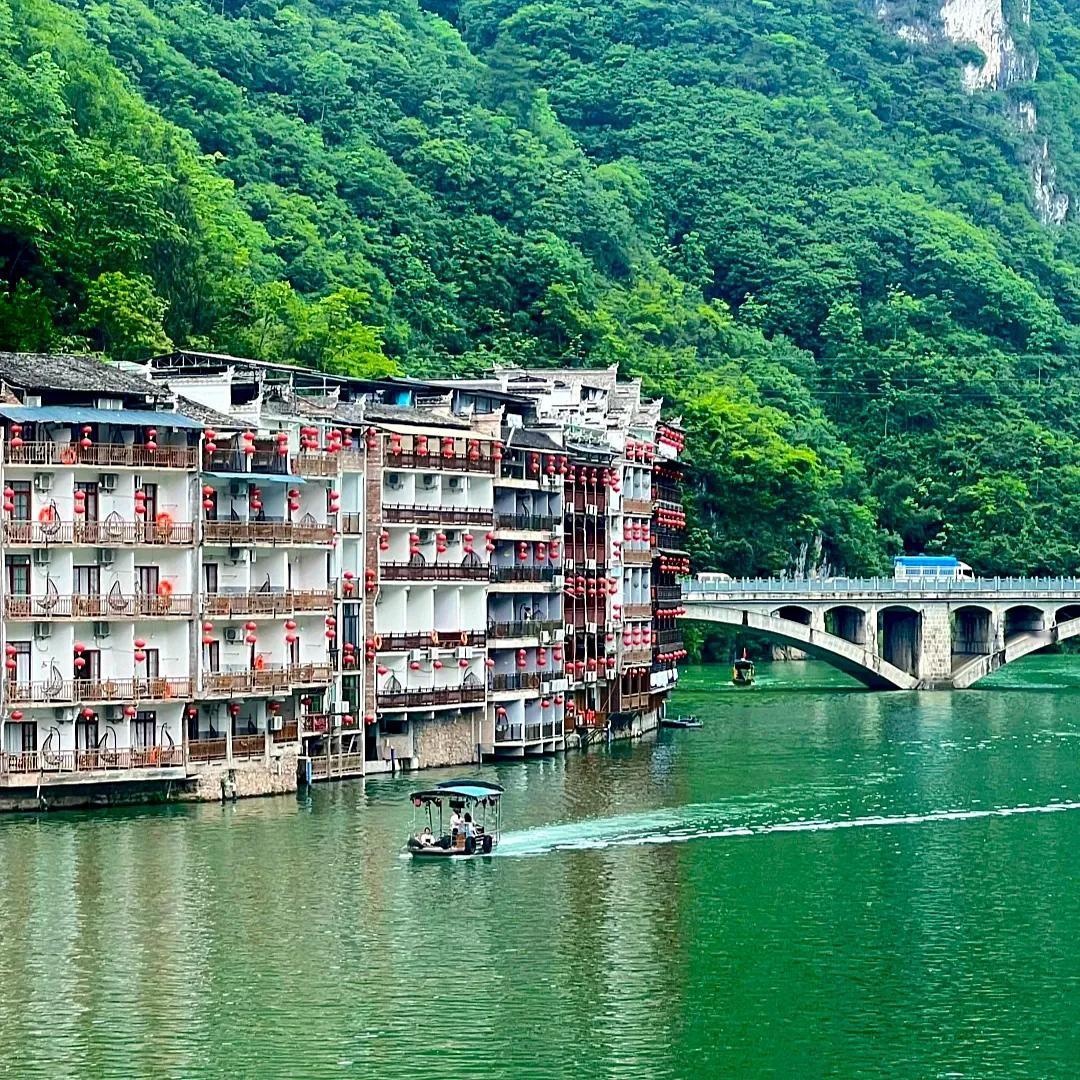 这次踏上贵州镇远古城的环线之旅，就像在画卷里漫步，每一步都藏着惊喜，现在就迫不及