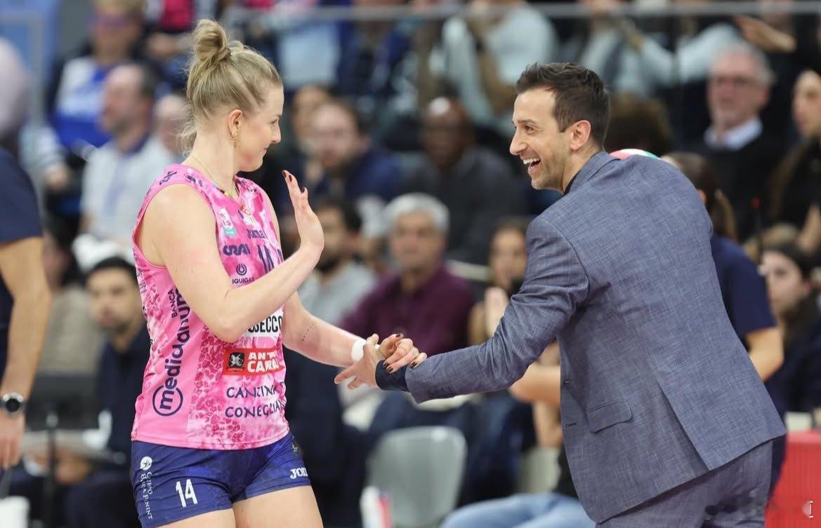 国际排坛动态科内利亚诺本赛季在各项赛事中已经输掉了3场比赛，上赛季整个赛季才输了