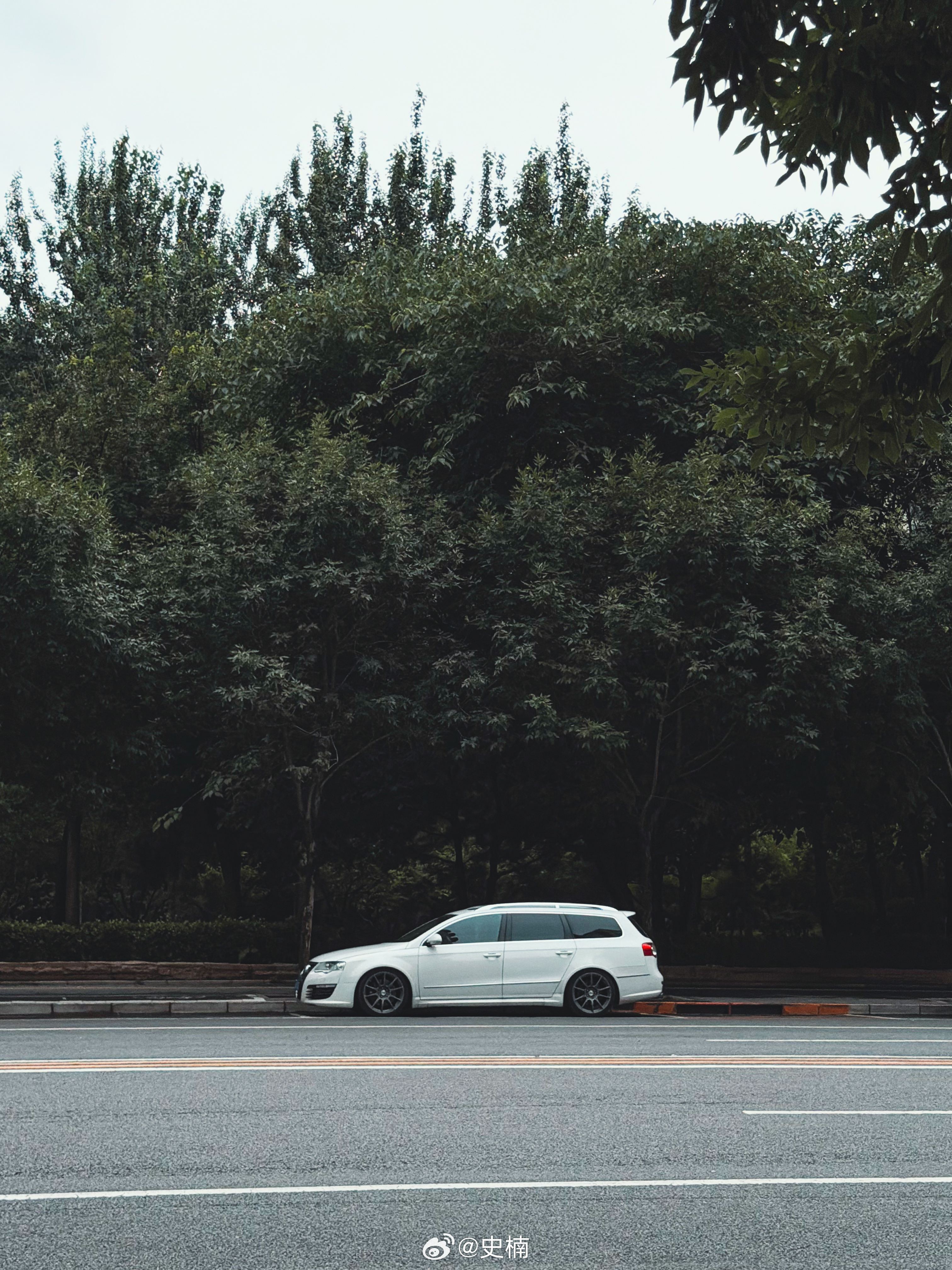 传说中的白车不显脏，两个月了，洗车全靠下雨老旧燃油车 北京