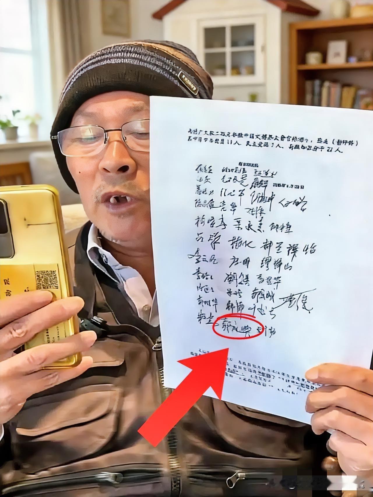 好家伙
原来徐湖平的儿子
在上海开拍卖行，这父子俩，简直把文物行当当成自家“生意