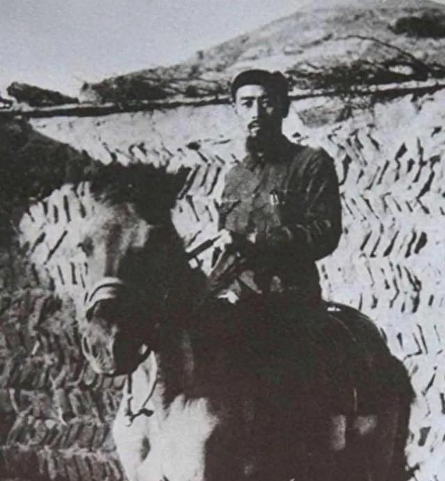 平凉会战为何未能成功？因听说彭德怀有34万大军，马家军仓皇夜逃
1949年春末，