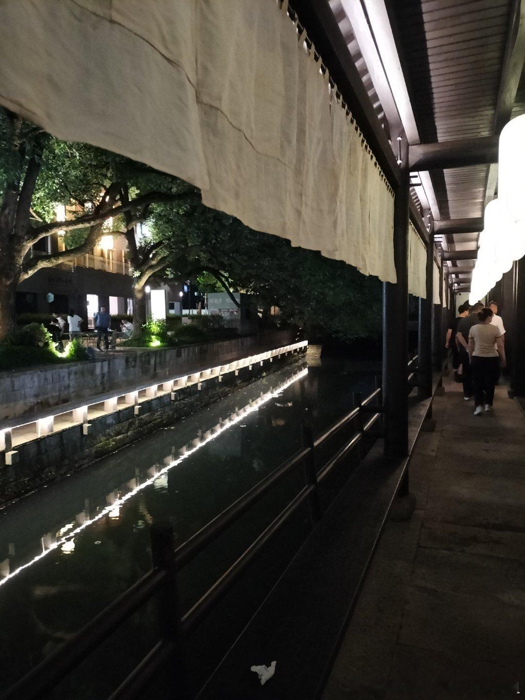 江南和西北的差距都是很喜欢红色土壤，感觉跟美国某些照片很象看上去都是很宽广到了结