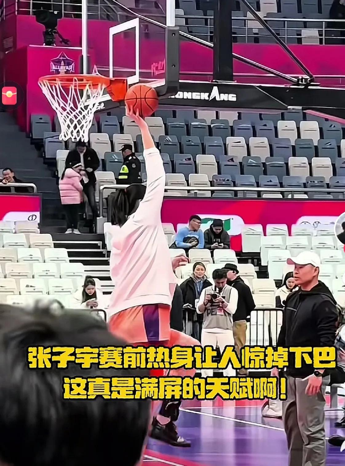 看了一段女篮姑娘张子宇赛前适应场地的训练，太强悍了！

你看，她双脚站地，托起的