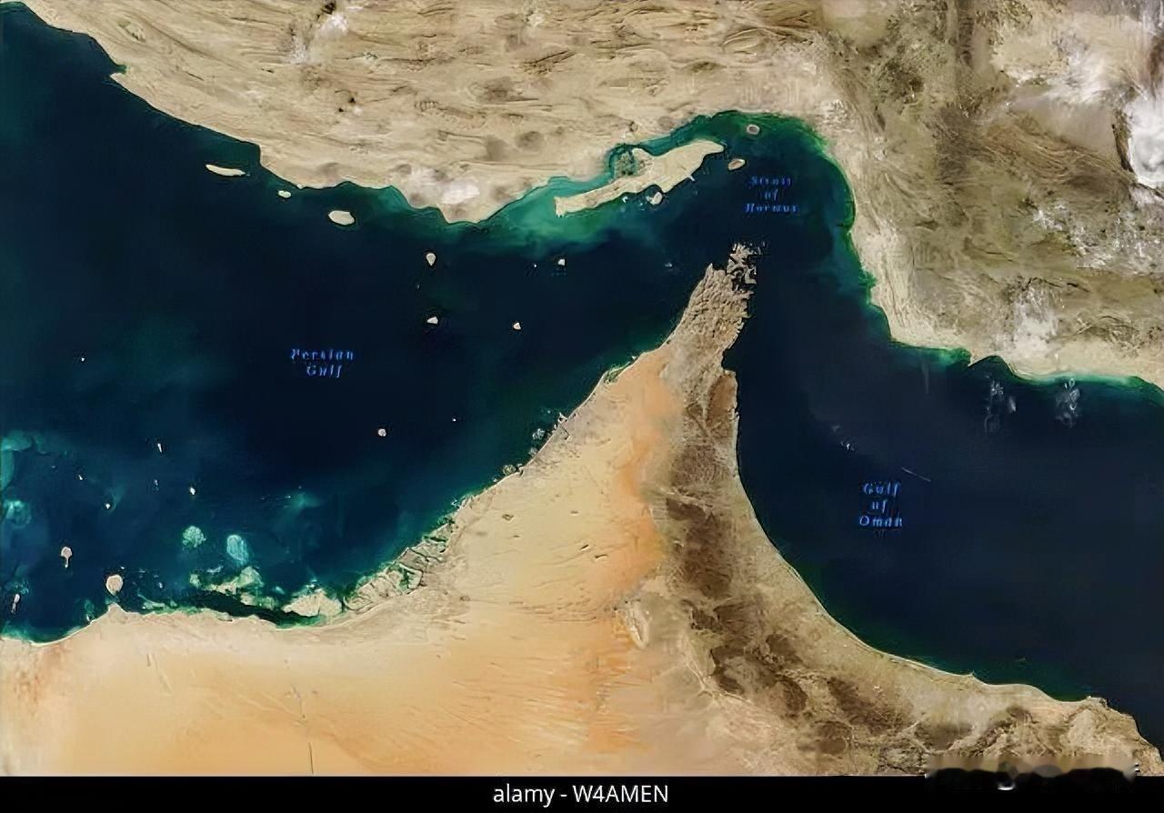 伊朗突然恢复海峡管控⚠️全球油脉告急，背后真相太现实！💣
 
近期伊朗官宣全面