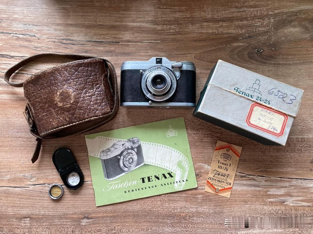 一台全包装的德国Zeiss Tenax I相机。


Texna I旁轴相机，由