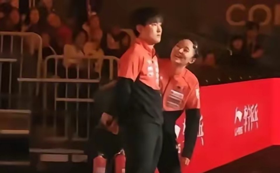 张本智和成都“7日游”做了4件荒唐事第一件事，刚来到成都接受采访，居然用日语交流