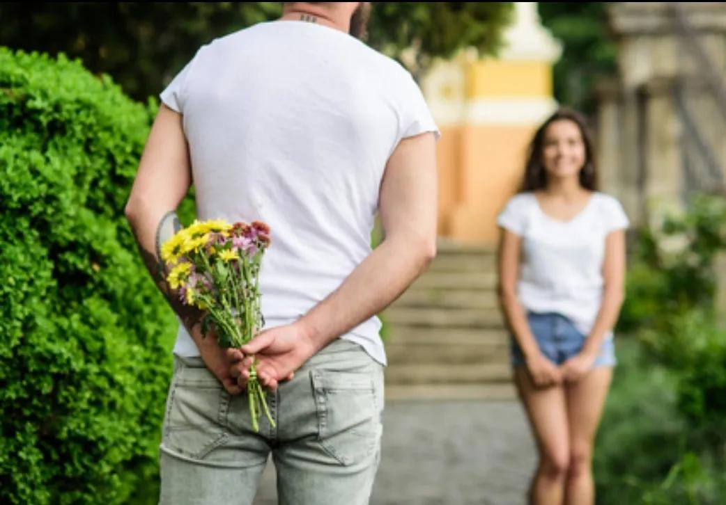 婚姻这一命题，年轻人正在重新审视。
去年，全国结婚登记数量降至610.6万对，乃