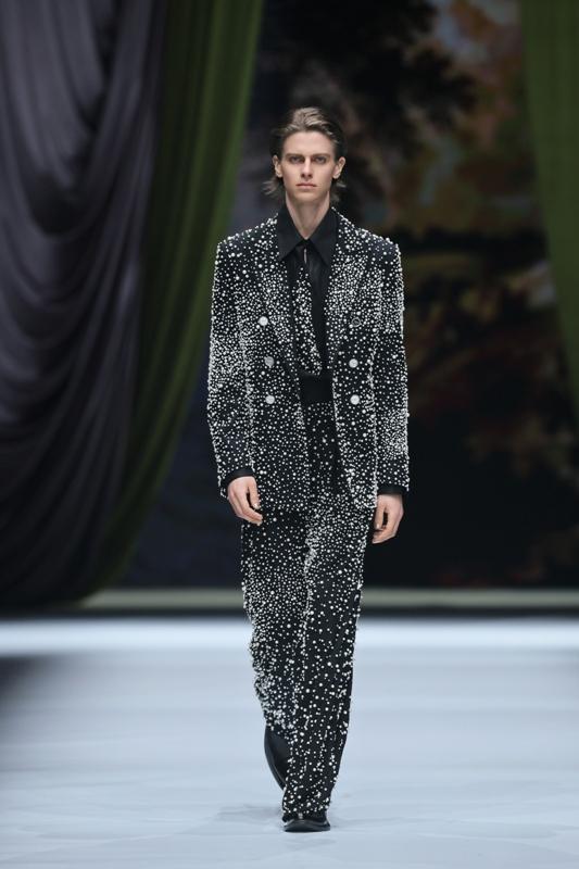 ZICKNESS.ZIC｜湾区日｜2026中国国际时装周秀场解析


ZICKN