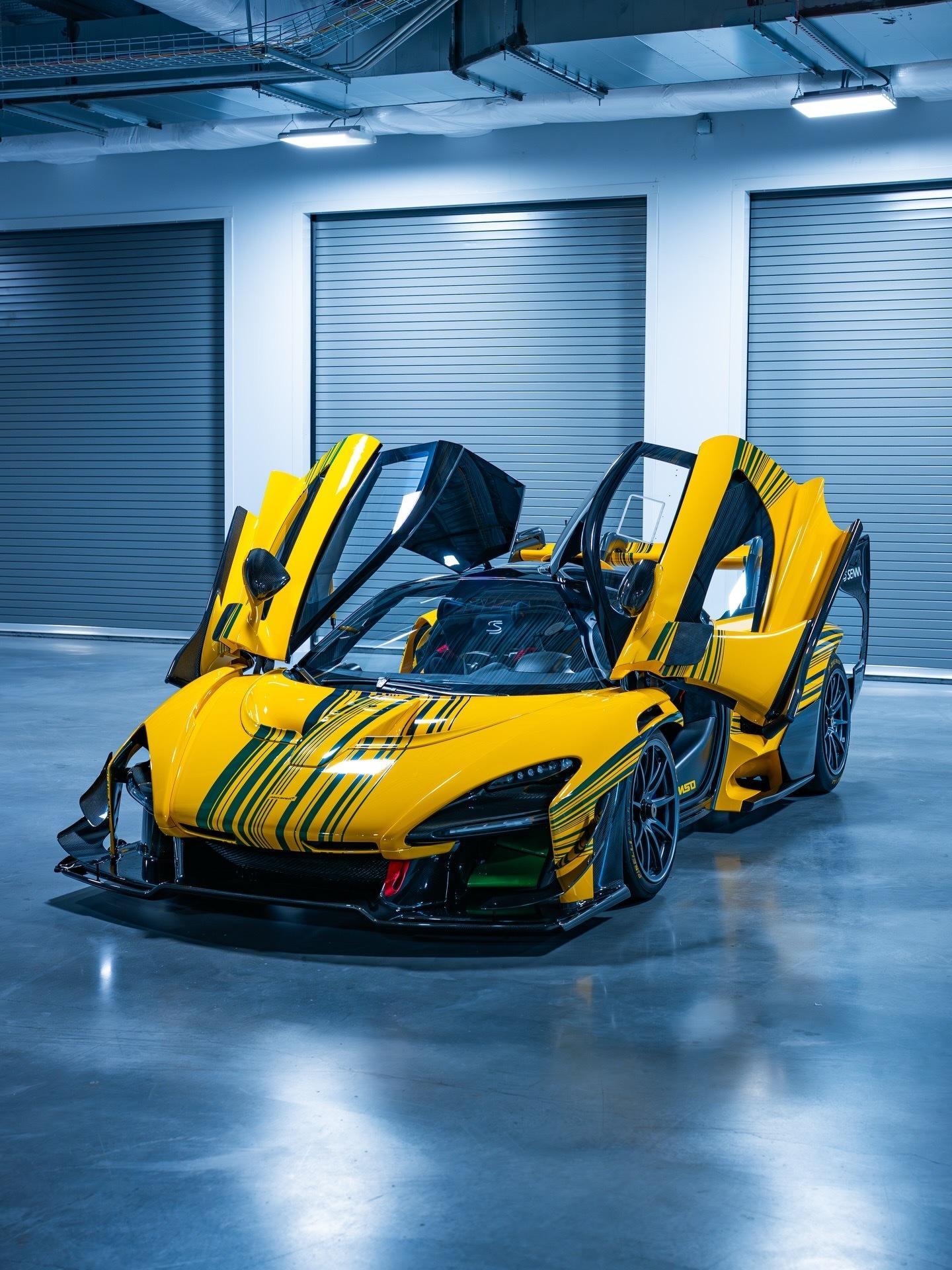 这台塞纳涂装太帅气了！GTR的工厂条纹修正，并重新进行了全车漆面保护膜的施工。全