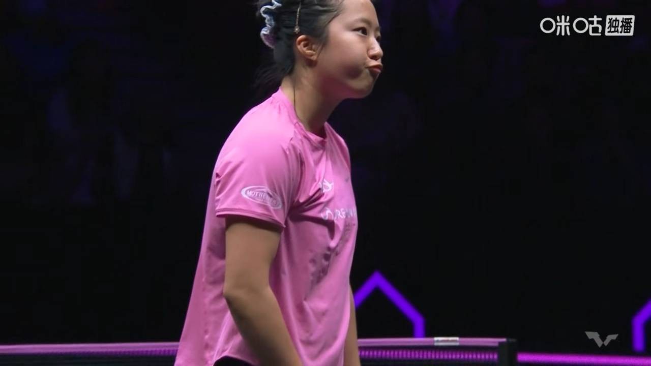 5491【鱼饼】穿得越粉，打球越狠😎（噘嘴就是要😘） 