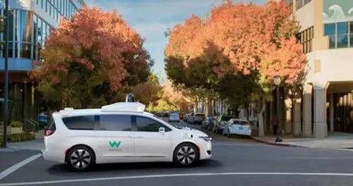 在無人駕駛出租車競賽中 Uber前CEO認為Waymo領先特斯拉