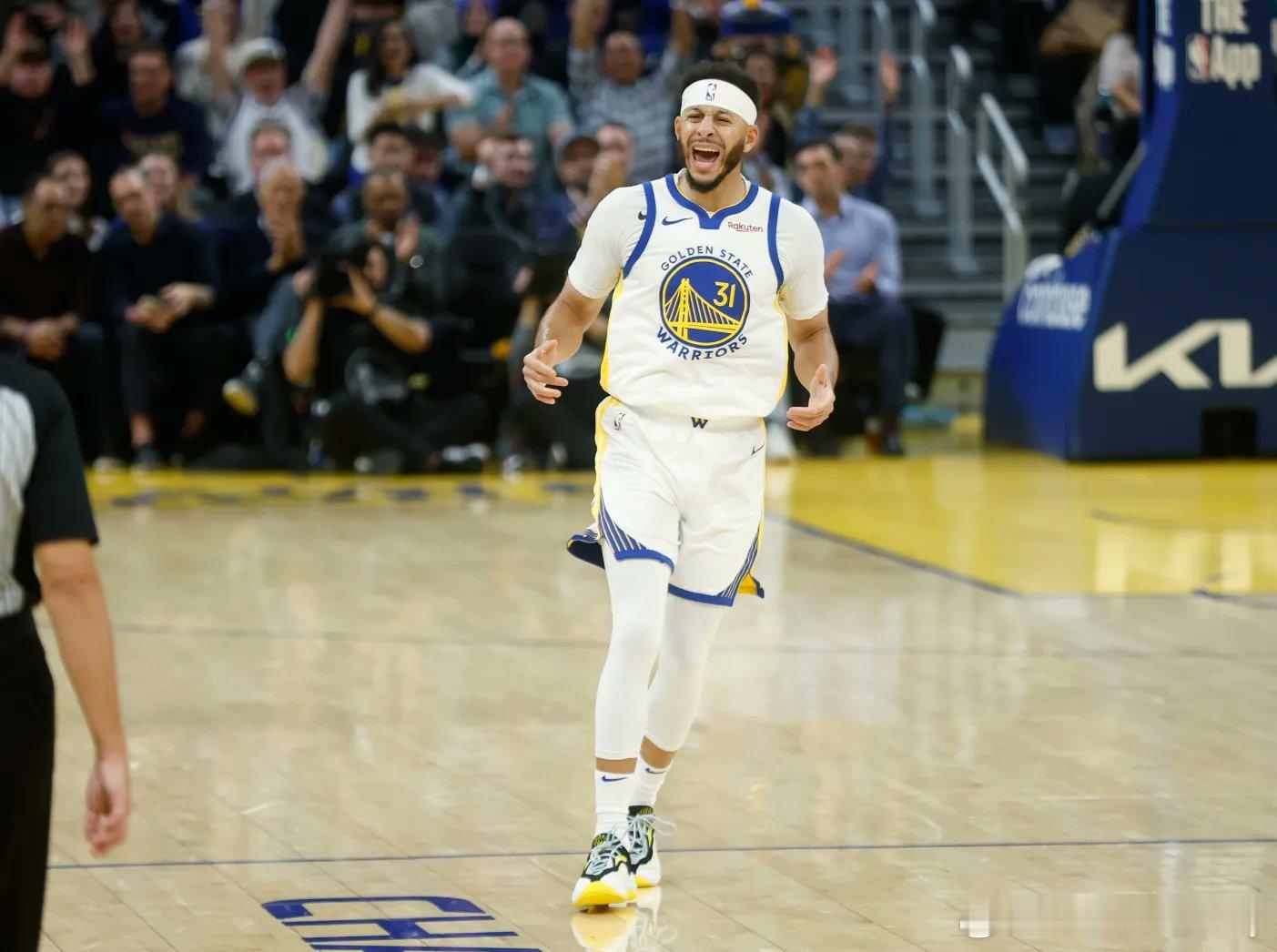 塞斯·库里被诊断出患有坐骨神经痛，两周后复查。已连续缺席三场的小库里接受了腰部和