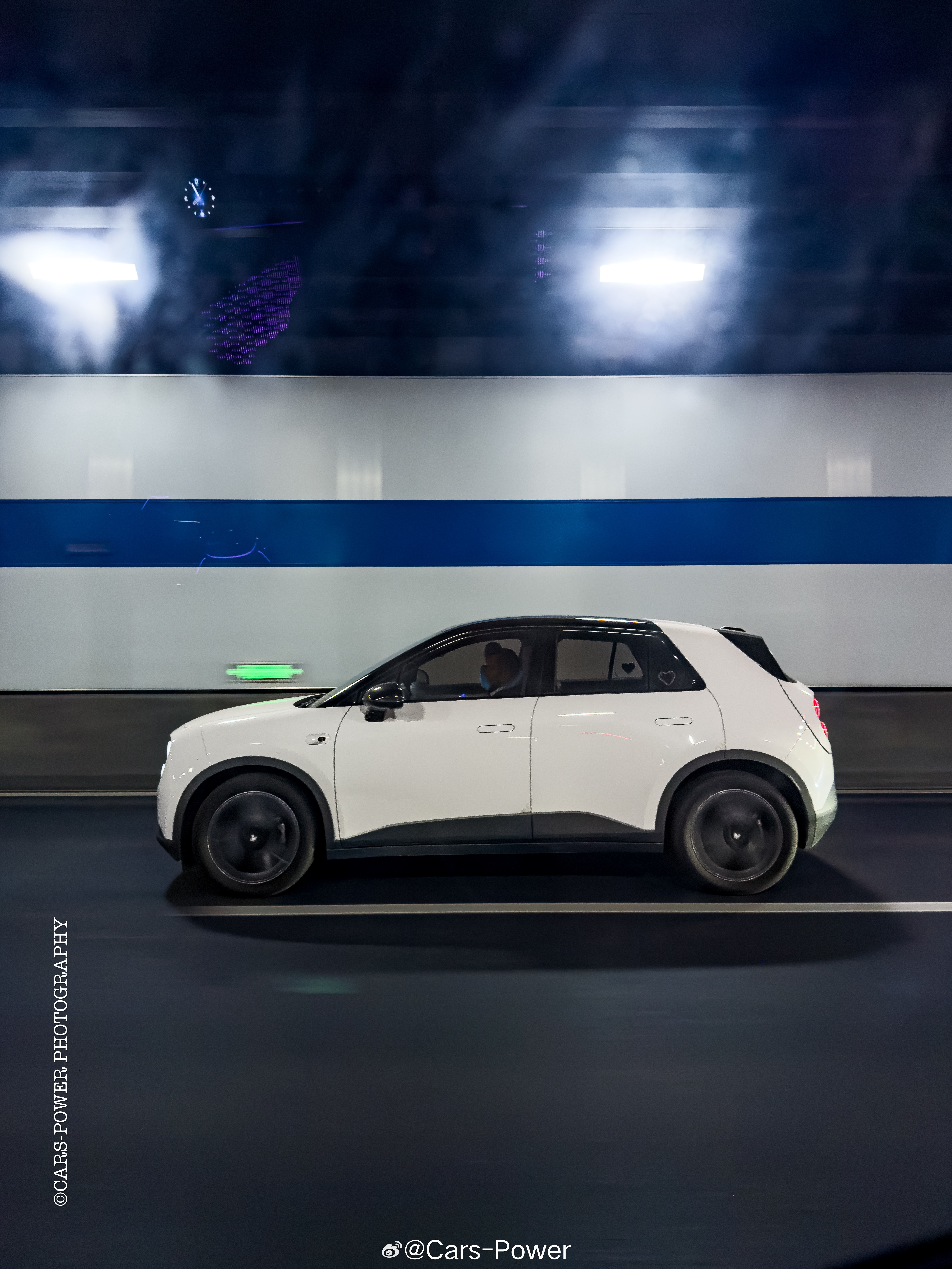 路上看到一个蔚来萤火虫手机捏🤏了一张📷📷📷这小东西跑起来侧面还挺好看你觉