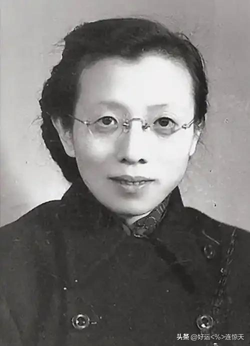 南京解放后，一个阔太太乘坐吉普车来到35军军部，面对门口的守卫说：我是陈修良，请