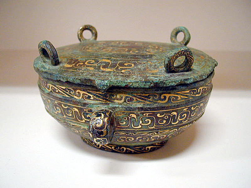 每天一件青铜器 日本美秀美术馆藏春秋晚期至战国早期的错金龙纹舟(钅和) 