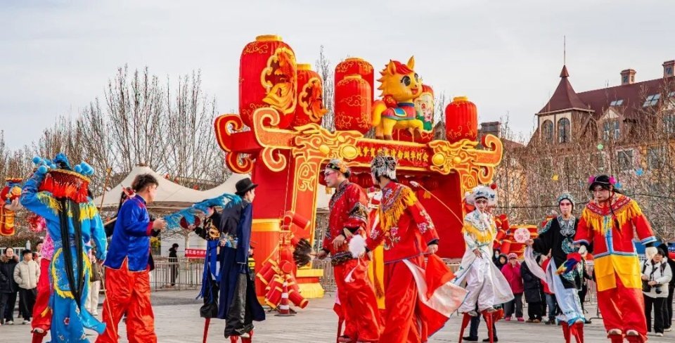 遇见武清遇见美好金马迎春辞旧岁，彩灯映福满武清，华灯初上，星河入梦，当夜幕笼罩武