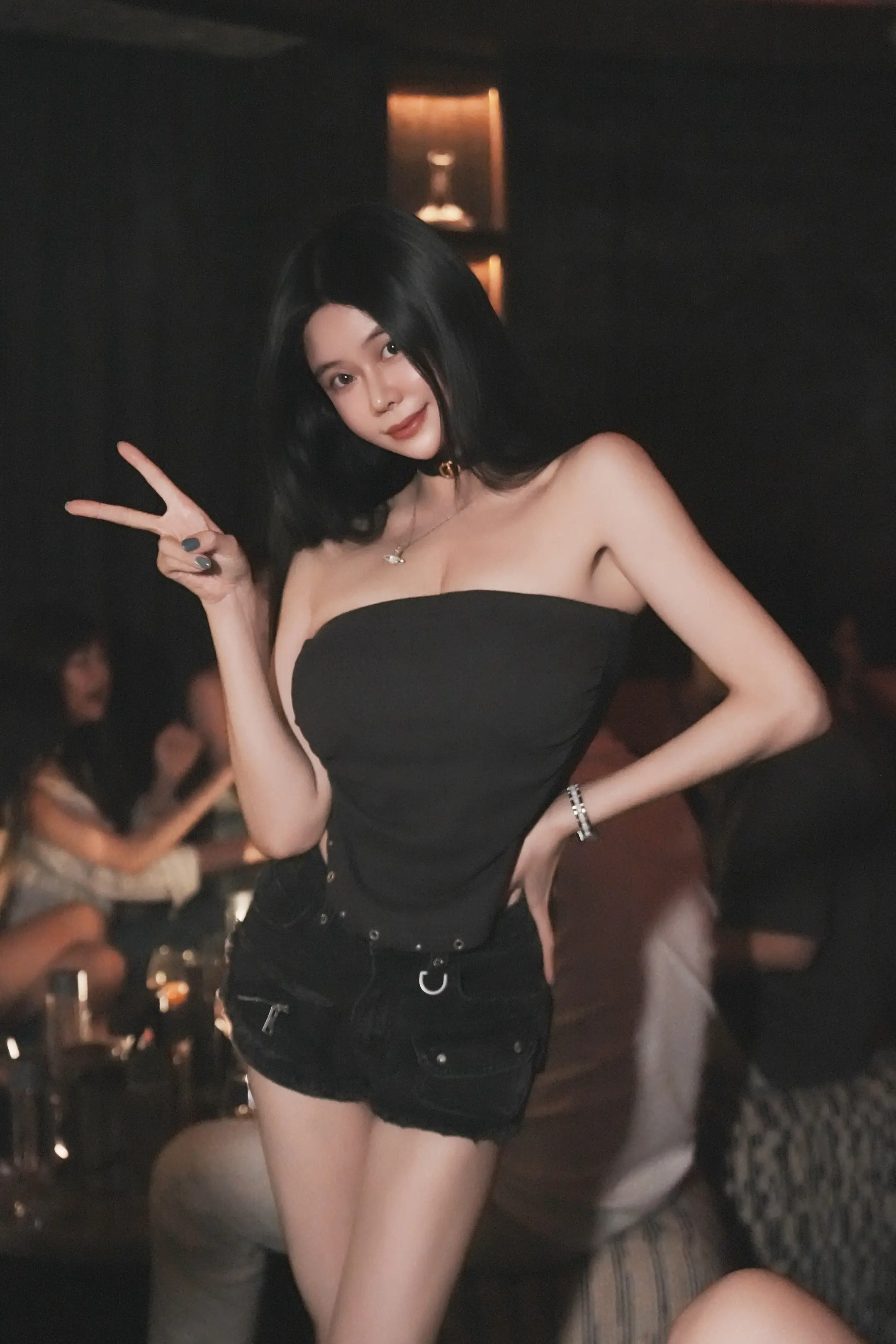 上班最老实那个女的就是下班最烧的 妹想到吧