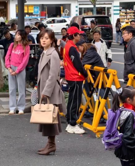 难怪好的剧组能拍出好剧，就看孙俪这场戏的群演，反应都很真实。

这场戏，看演员的