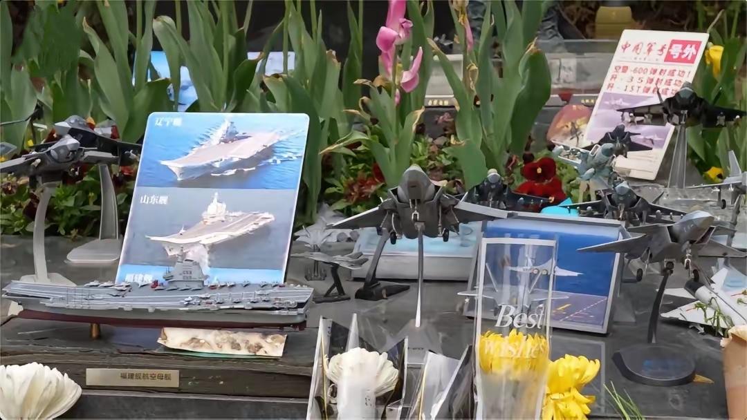 81192的廿五年那时我们记住了歼-8，当时最好的飞机。如今我们的当家主力，服役