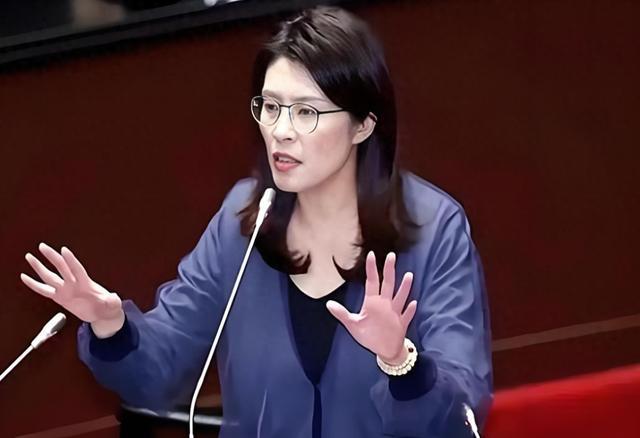 蓝营女战将碾压式领先！郑丽文68%支持率冲击国民党主席宝座

一场网络投票近4.