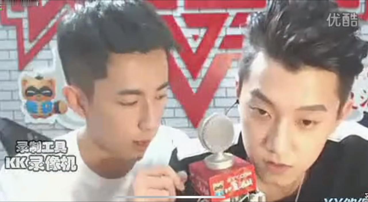 小于和范小花的性格从直播里就能看得出来，

在早期两人曾经一起直播过，

两人的