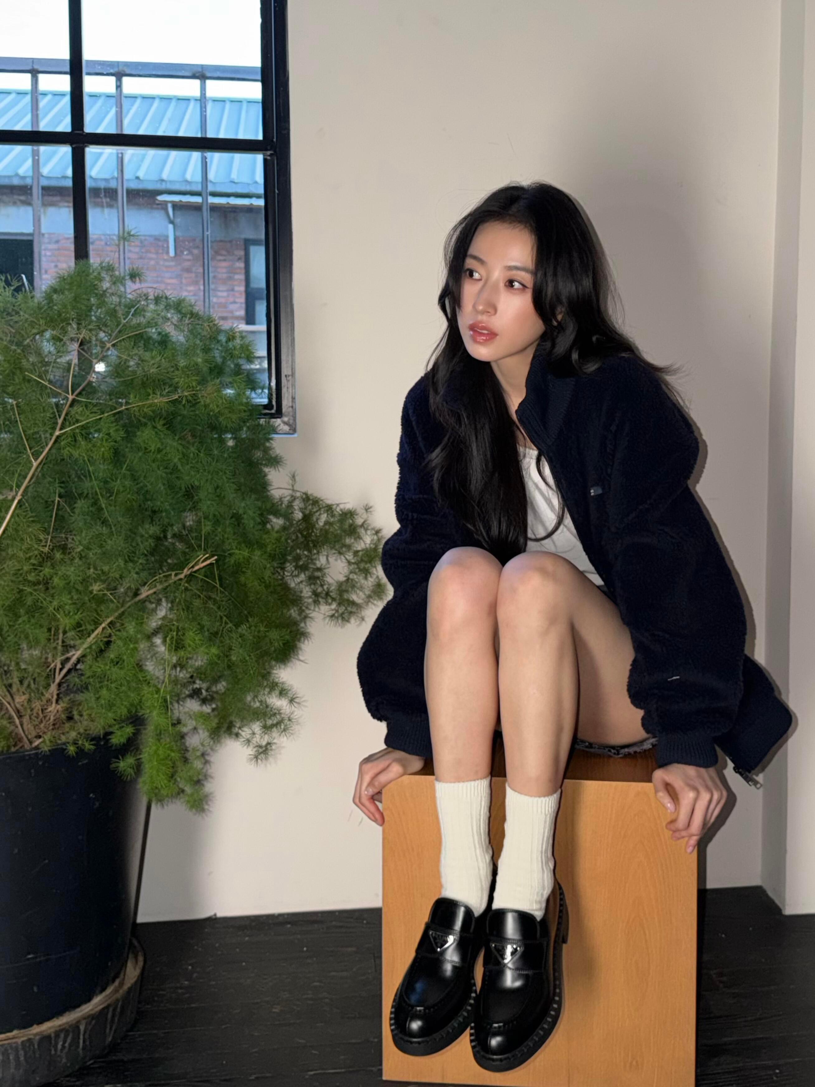 周雨彤 x 小白袜