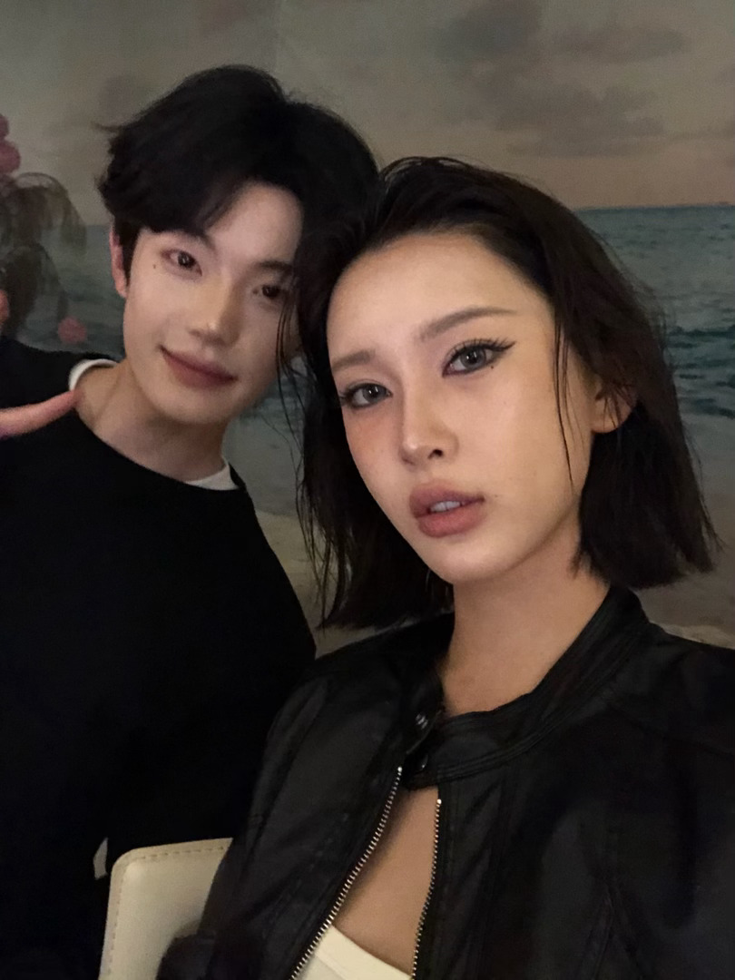 生日快乐呀 多多家的姐妹好会拍照 欣儿直接出图了一万张 还有一个姐妹送了我一张拍