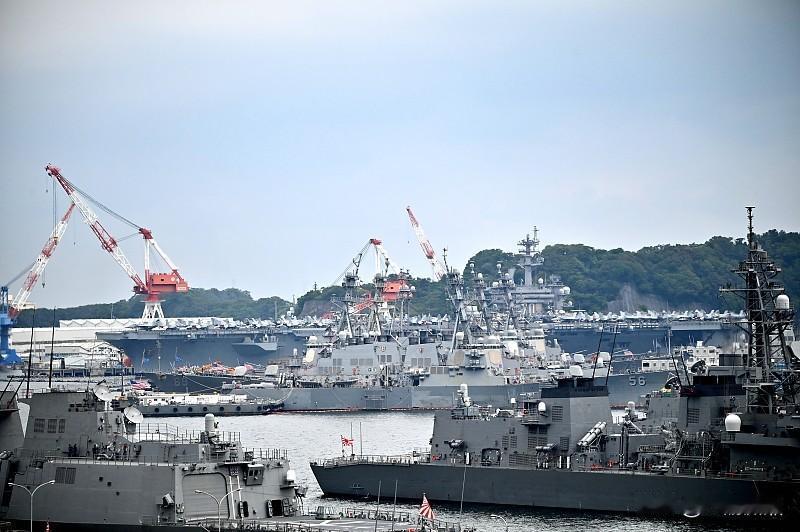 不过美国和日本怎么会打起来嘛？日本只不过是被美国用链子拴着的一条狗，脊梁骨早就被
