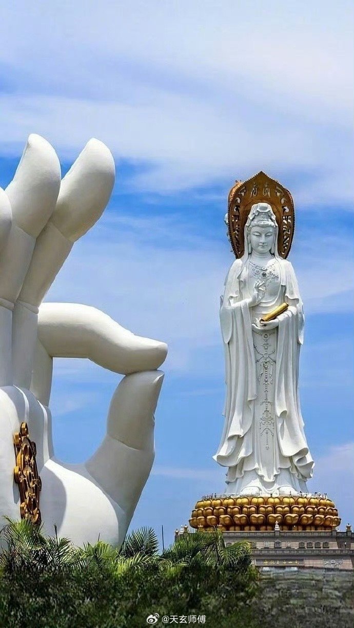 男女之间，一旦突破了那层关系，有过肌肤之亲，很难再变回路人。哪怕后来各奔东西，拉