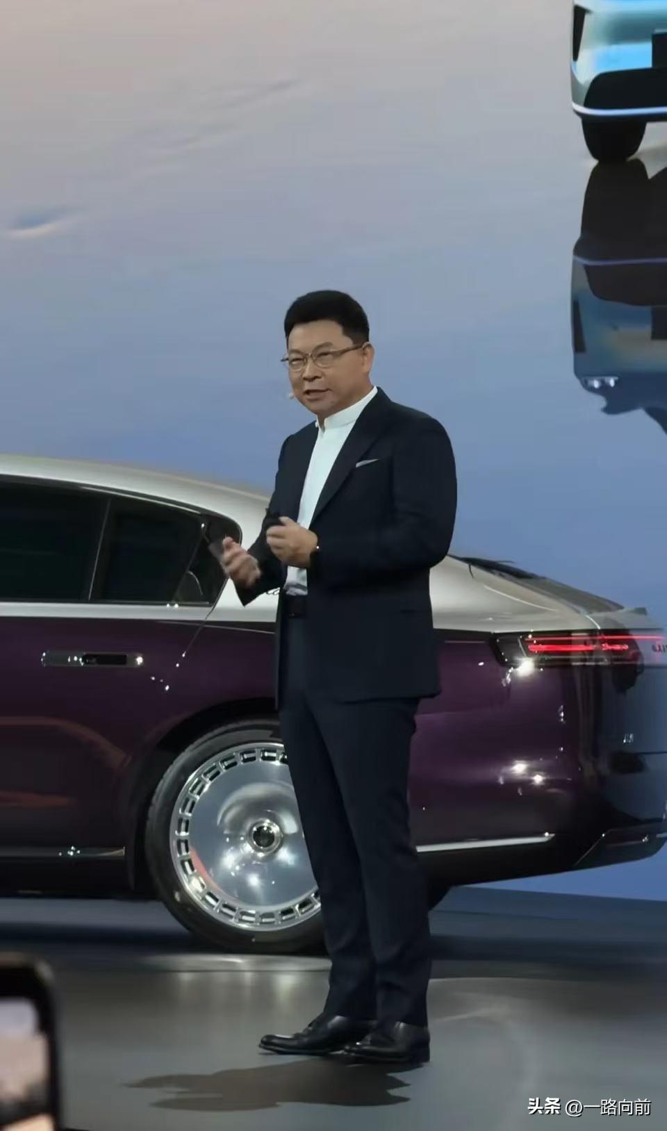 终于看懂了，为什么有些国家总盯着华为不放。不是因为它“不听话”，而是它一次次把卡