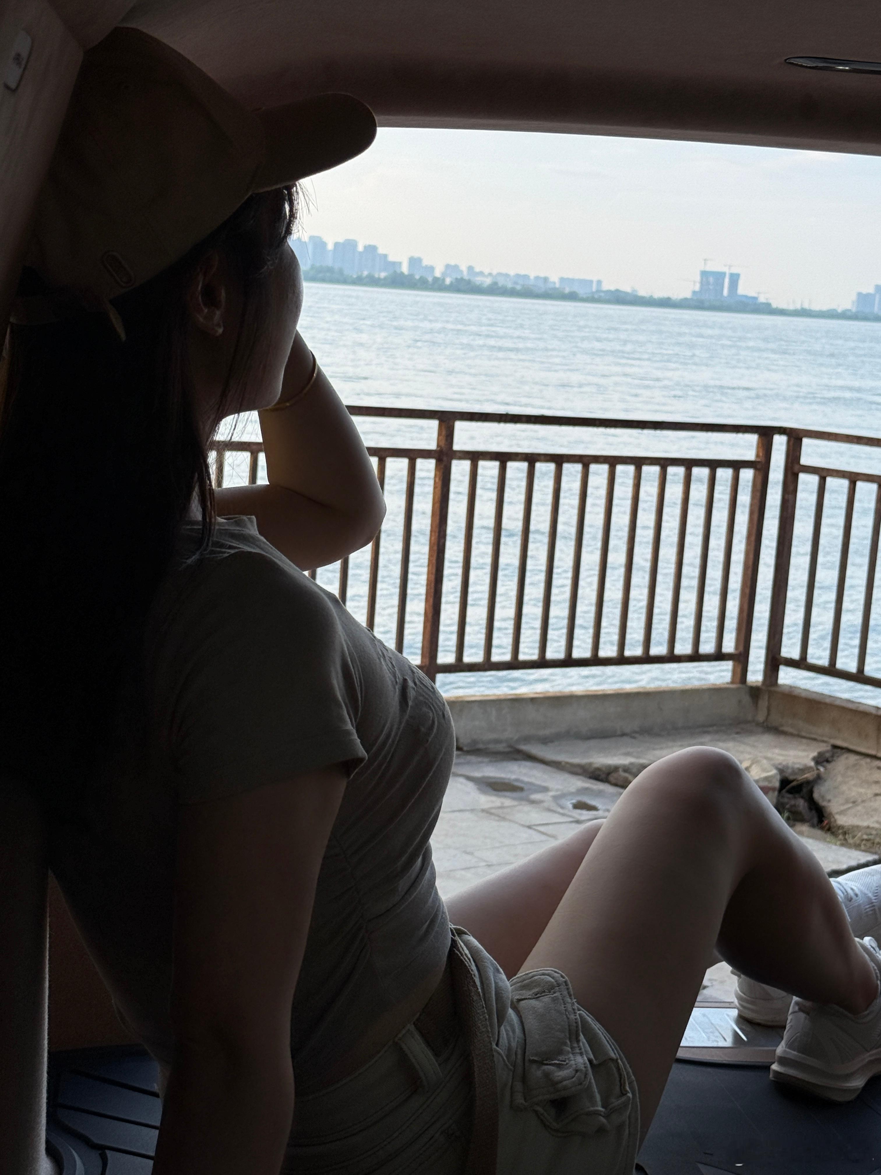 这组江边拍的照片太绝了吧！就喜欢这种随性又舒服的感觉[太开心][太开心][太开心