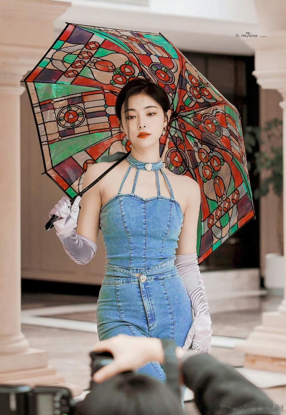 许佳琪紧身牛仔 