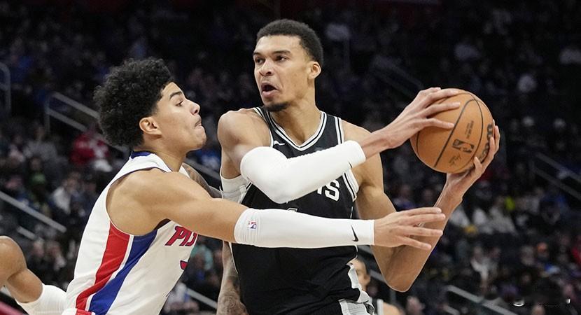 文班亚马16+12+10生涯首砍三双 马刺大胜活塞
北京时间1月11日，NBA常
