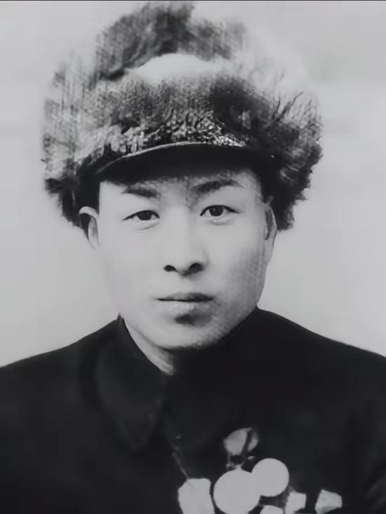 19岁战士偶遇8名鬼子在河边追击抱娃农妇，手中仅剩3发子弹。他没有躲藏，毅然拉响