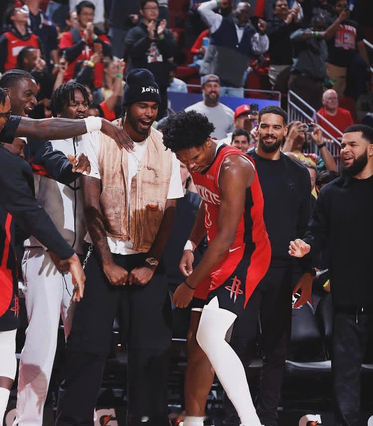 阿门谈末节拿到12分，尤其是最后时刻的关键2+1：“就是抢下篮板后快速推进。我感